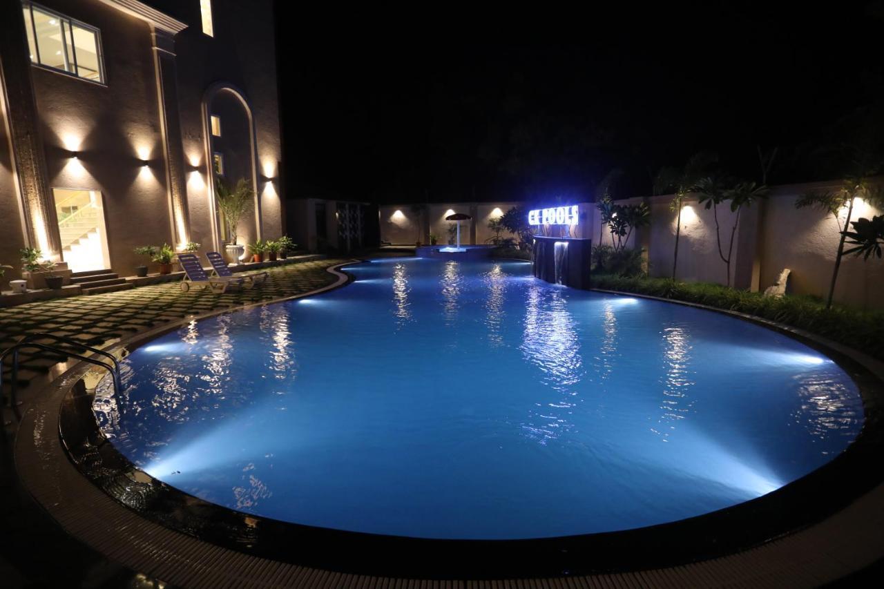 Chandan Kasturi Resort Dariāwad Exterior foto